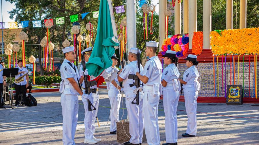 Preside Alcalde Mario López ceremonia de Honores a la Bandera organizada por la Secretaría de Bienestar Social