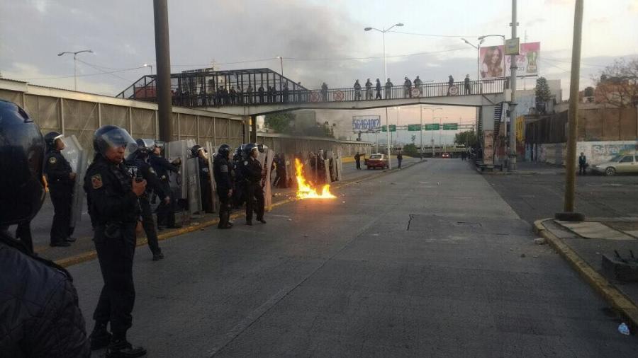 Protestan por falta de agua y desatan agresiones contra granaderos en CDMX