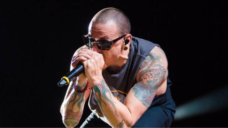 Se suicida Chester Bennington, vocalista de Linkin Park