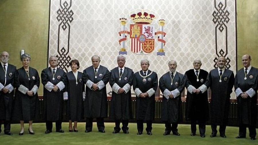 Tribunal español suspende sesión de Parlamento catalán para evitar independencia      