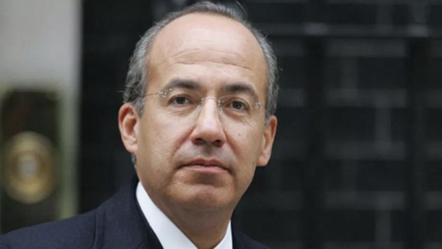 Felipe Calder&oacute;n renuncia al PAN