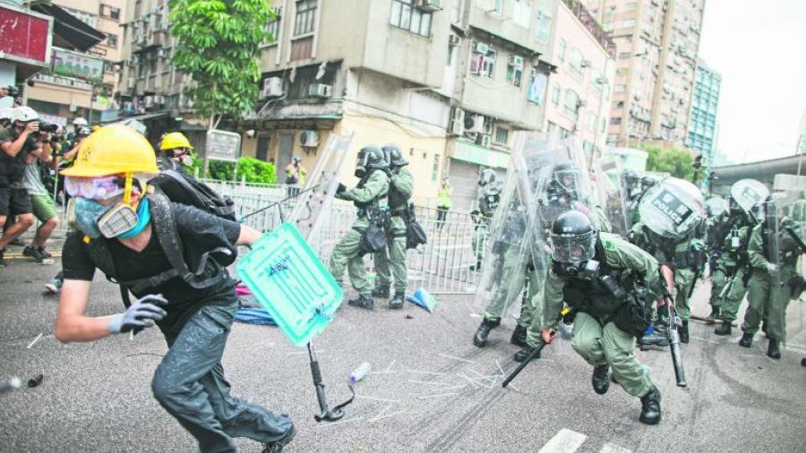 Protestas en Hong Kong se salen de control por segundo día consecutivo