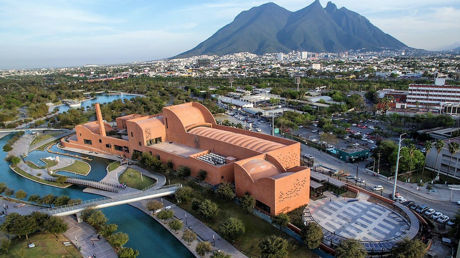 AMLO inaugura en Monterrey Salón de la Fama del Beisbol Mexicano