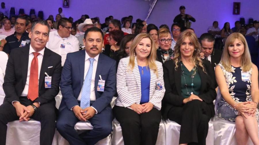 Felicita Maki Ortiz a Alcalde de Ciudad Mier por su Primer Informe
