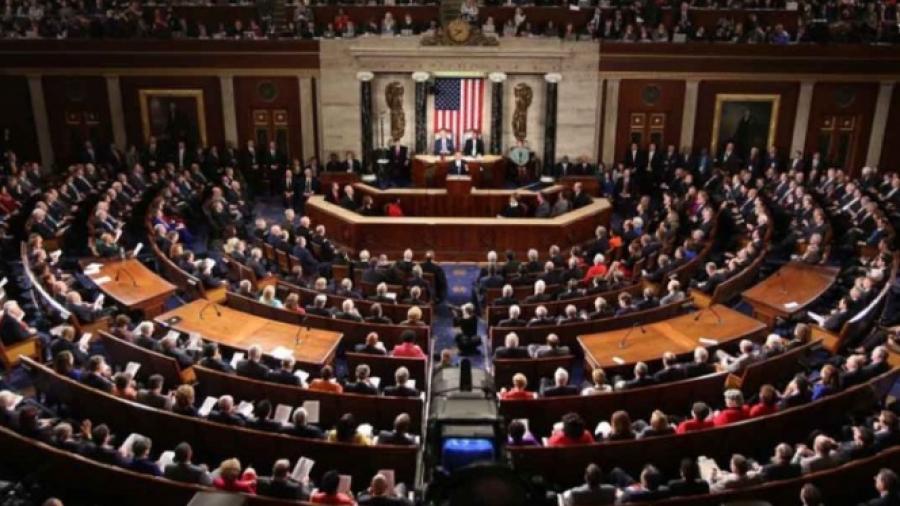 Cámara de Representantes aprueba fondos para muro de Trump