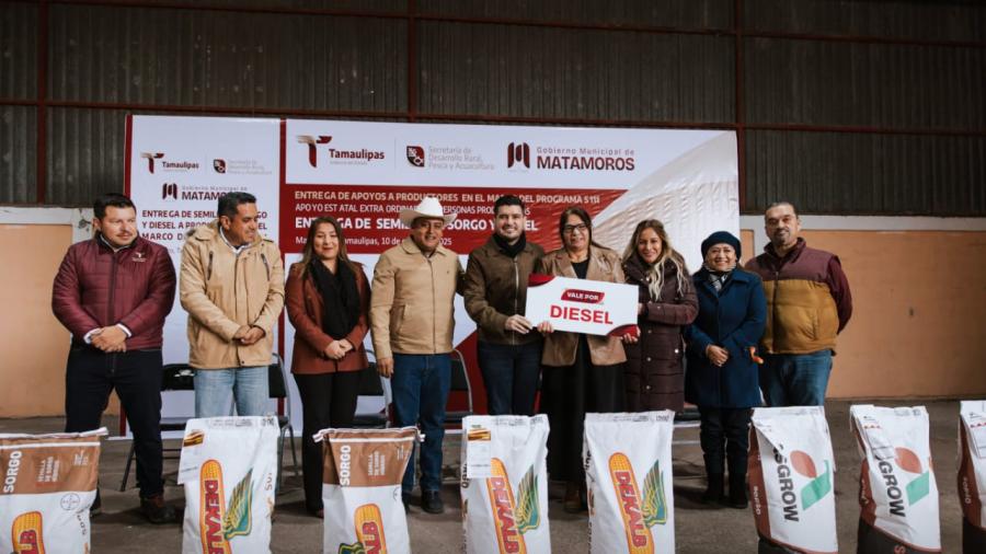 Benefician a productores agrícolas con semilla de sorgo y diésel