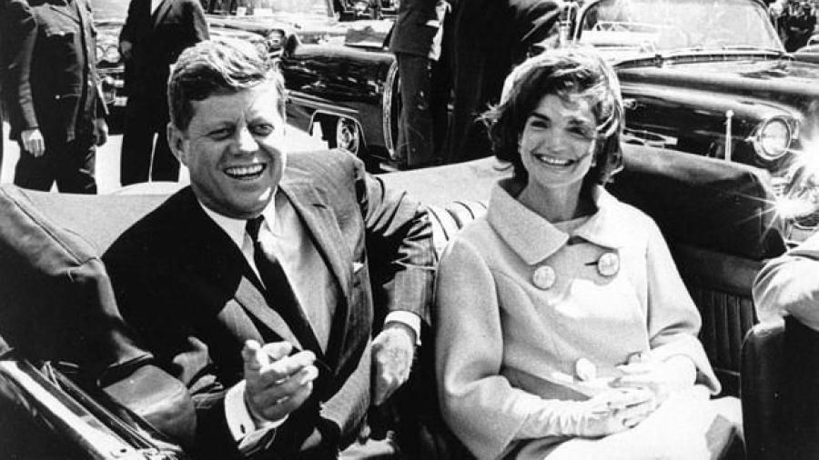 Censura Trump miles de documentos sobre asesinato de Kennedy hasta 2021