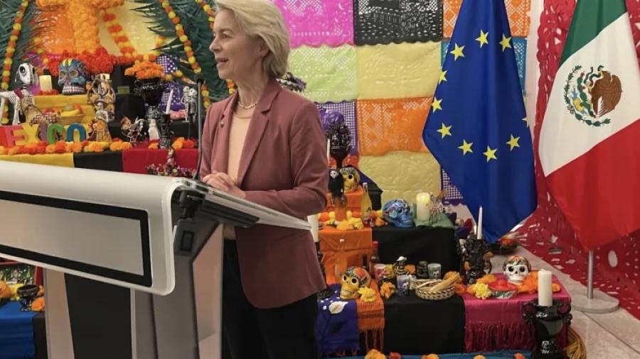 Presidenta de la Comisión Europea inaugura Altar de Muertos de México en Estrasburgo