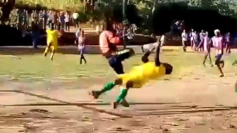 Jugador protagoniza la peor patada del fútbol