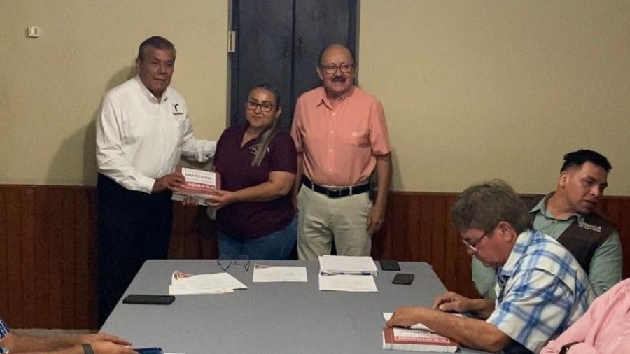Entregan SRH y CONAGUA apoyos a usuarios del Distrito de Riego 026