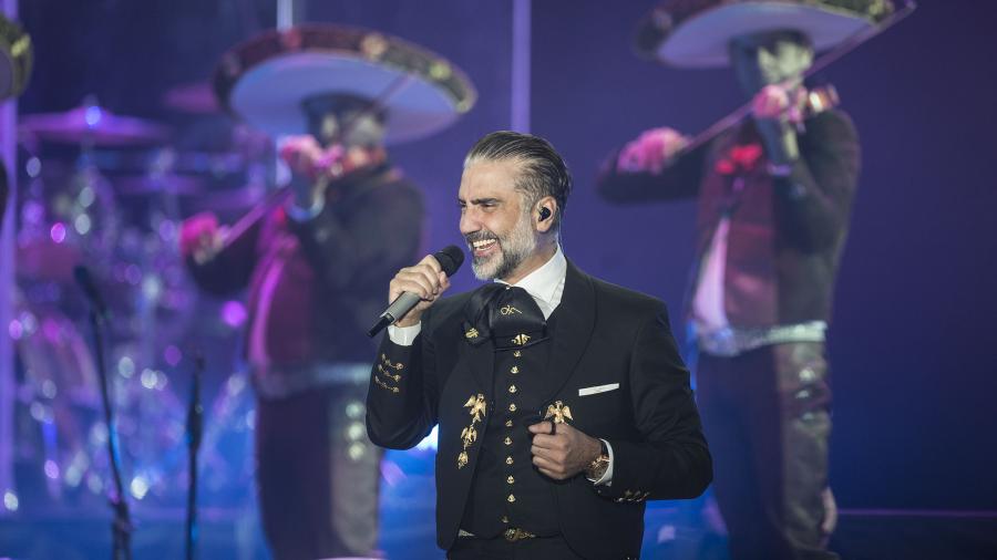 Alejandro Fernández ofrecerá concierto virtual  por el 10 de mayo 