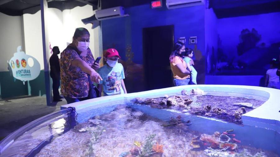 Familias disfrutan del acuario y zool&oacute;gico de Nuevo Laredo