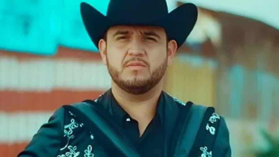 Vocalista de Calibre 50 da positivo a COVID-19; cancelan conciertos en México y EEUU