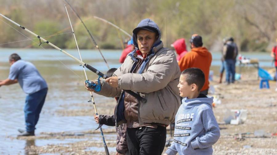 Conviven familias en torneo de pesca en el Río Bravo