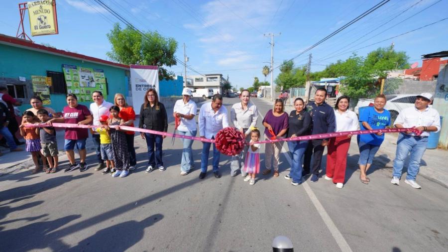 Carmen Lilia Canturosas entrega obras de repavimentación en la colonia El Campanario