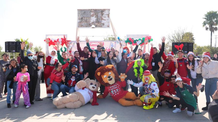 Llevan Gobierno Municipal e Iniciativa Privada más de mil 200 juguetes a familias de la periferia