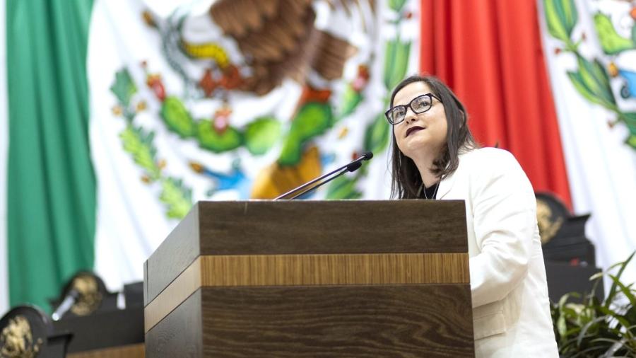 Viven estudiantes experiencia democrática, son diputados por un día