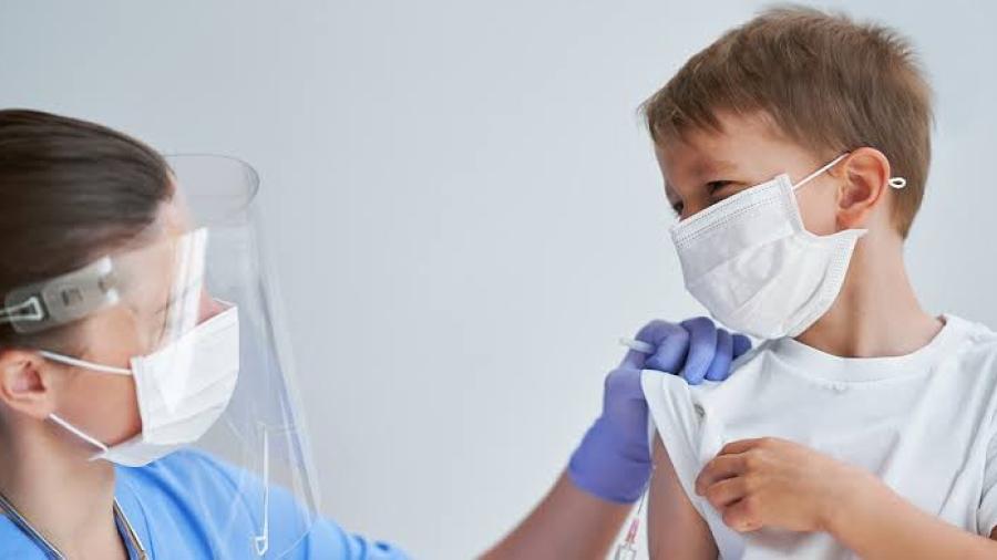 Pfizer afirma que su vacuna contra el COVID-19 funciona en niños de 5 a 11 años