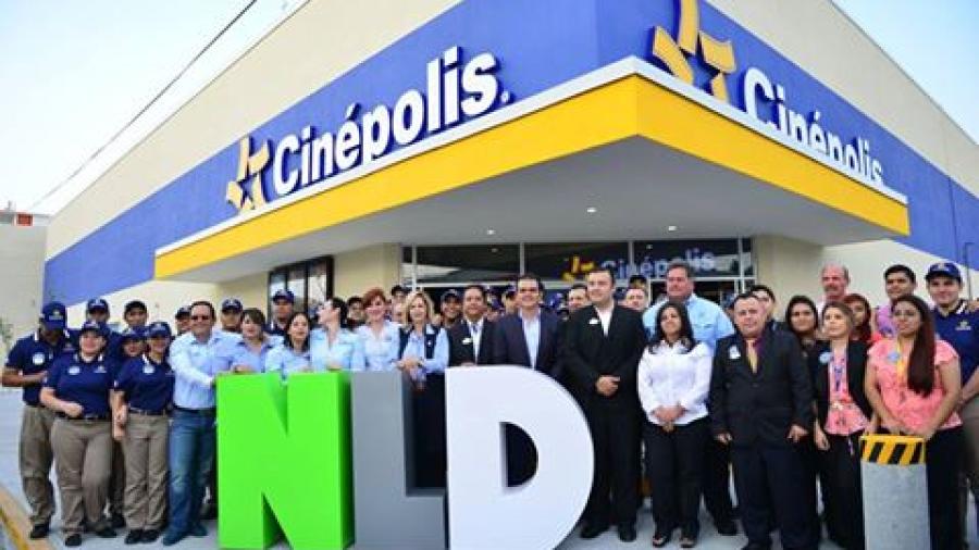 Alcalde de Nuevo Laredo inaugura nuevas salas de Cinepolis