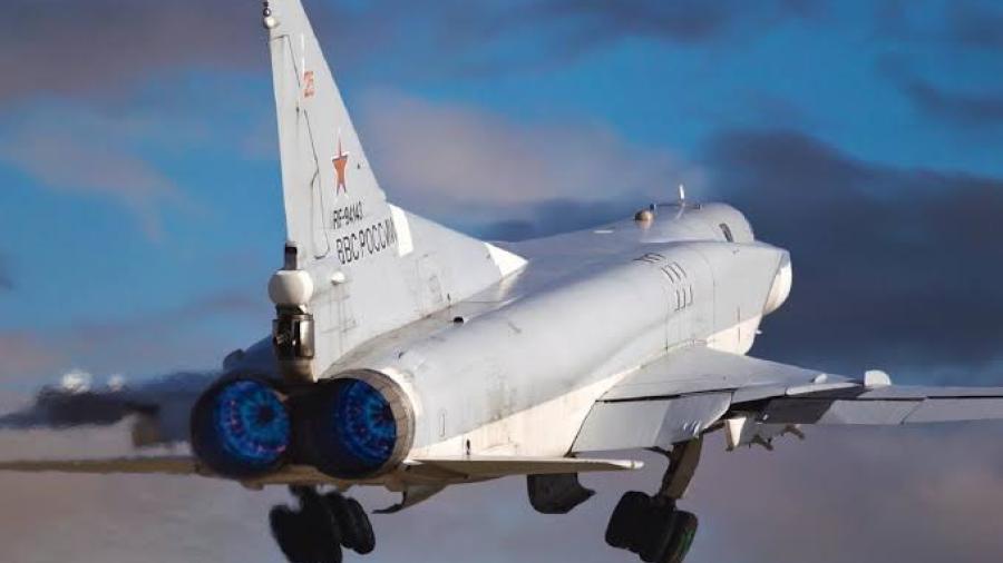 Bombardero ruso Tu-22 realiza aterrizaje emergencia