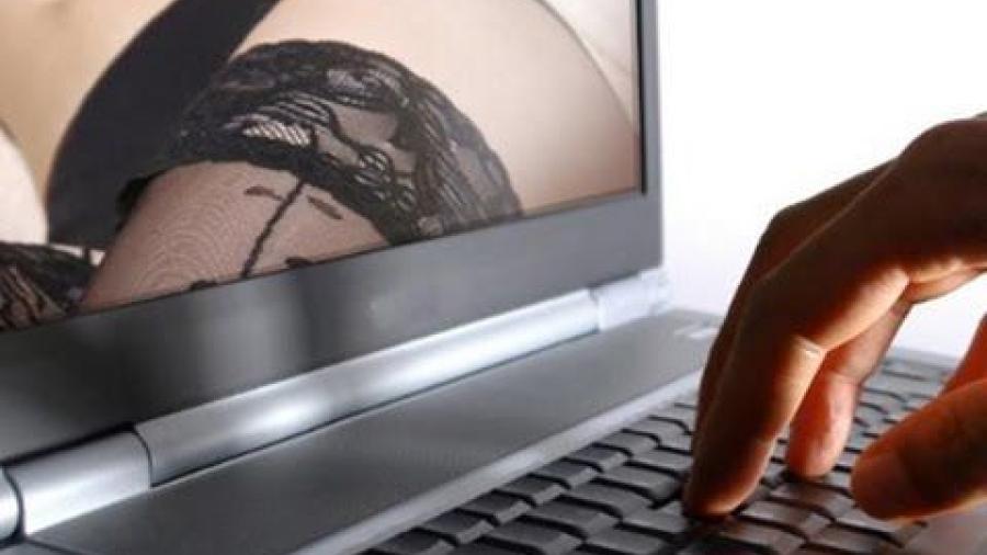 Condenan a madre que prostituía a su hija menor por internet en Alemania