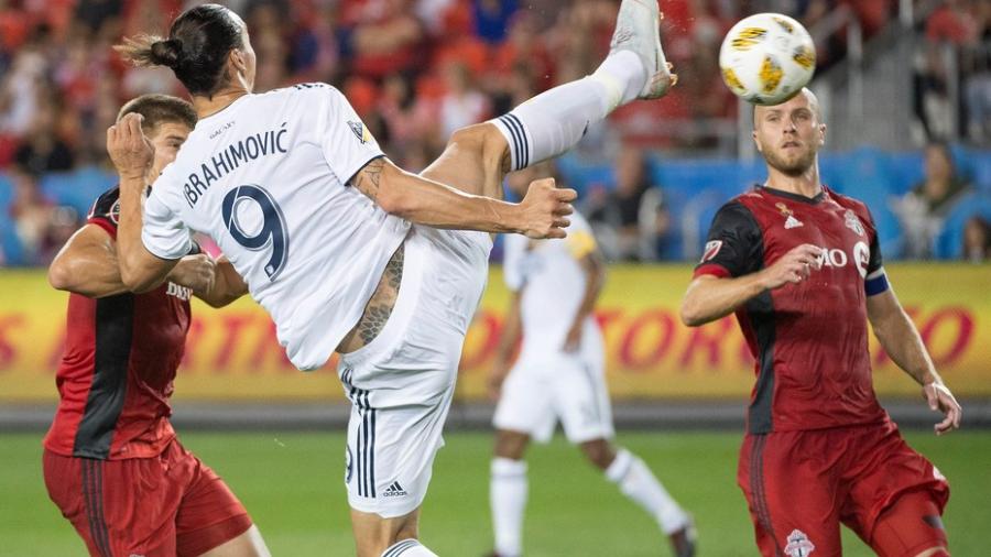 Zlatan marca una joya en su gol 500