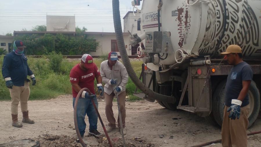 Desazolva Comapa drenaje sanitario en varios sectores de la ciudad