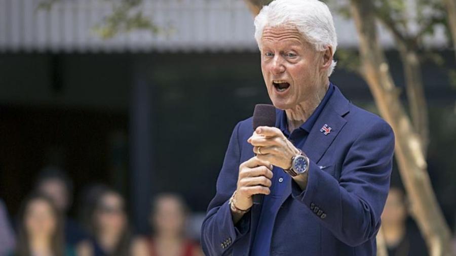 Bill Clinton sale del hospital tras su infección