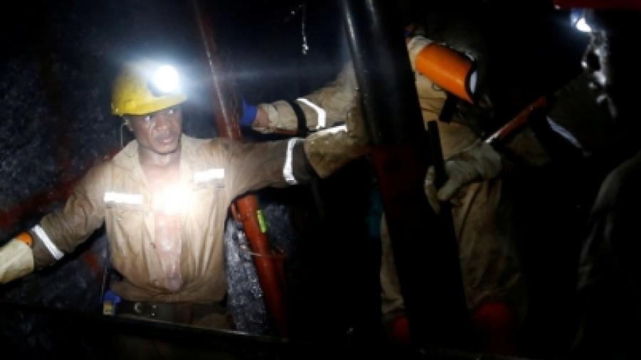 Trabajadores sudafricanos piden el cierre de mina tras rescate masivo