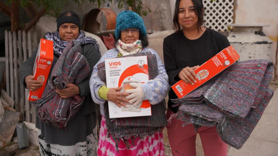 Habitantes del poniente agradecen a alcaldesa entrega de cobertores y calentadores