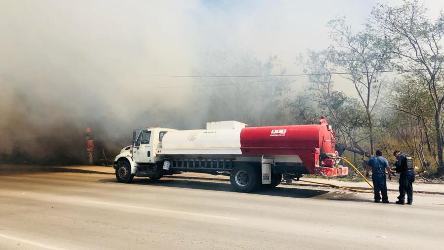 Cierran la Pedro Cárdenas por incendio de zacatal