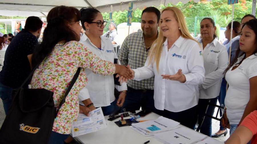 Destina Gobierno de Alma Laura Amparán apoyo histórico en becas educativas