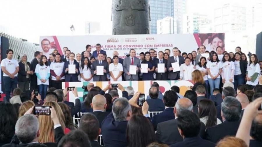 Empleo y becas a j&oacute;venes en el sexenio