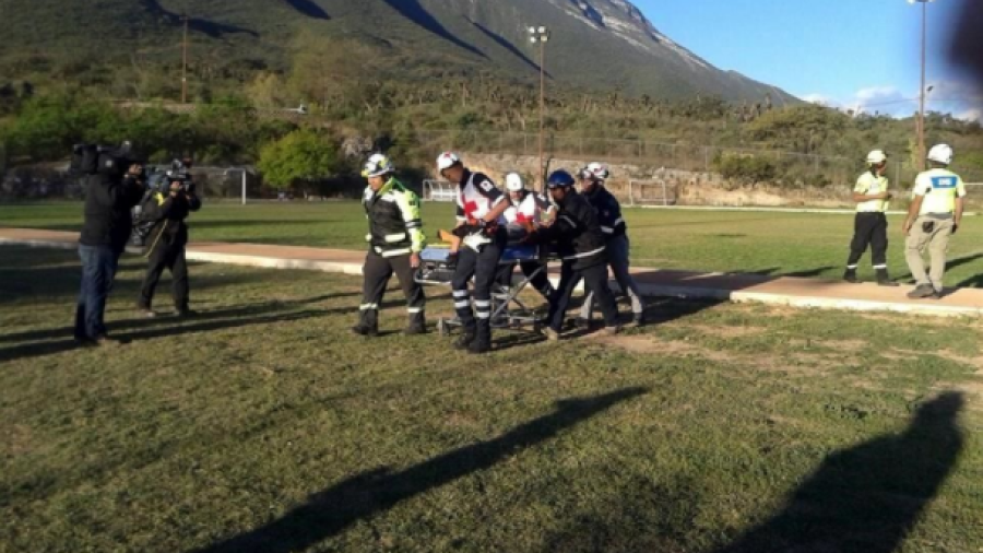 Rescata PC a familia extraviada en el cerro de Las Mitras en NL