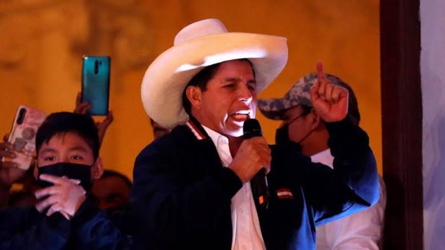 Pedro Castillo es proclamado presidente electo de Perú