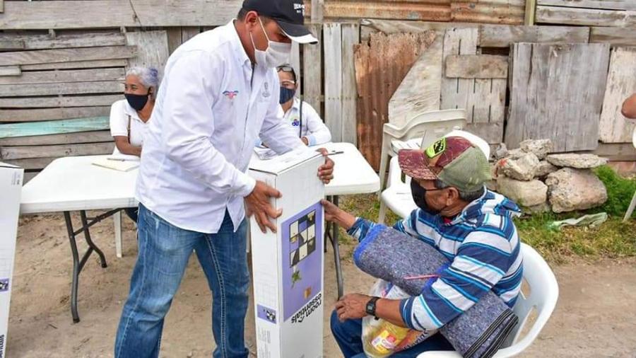 DIF Reynosa apoya a los abuelitos para el registro de la vacuna contra el COVID-19