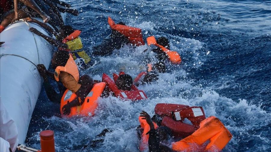 Mueren 22 migrantes en un naufragio frente a las costas de Libia