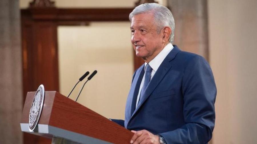 Prevé AMLO vacunarse contra covid-19 el martes en su conferencia matutina