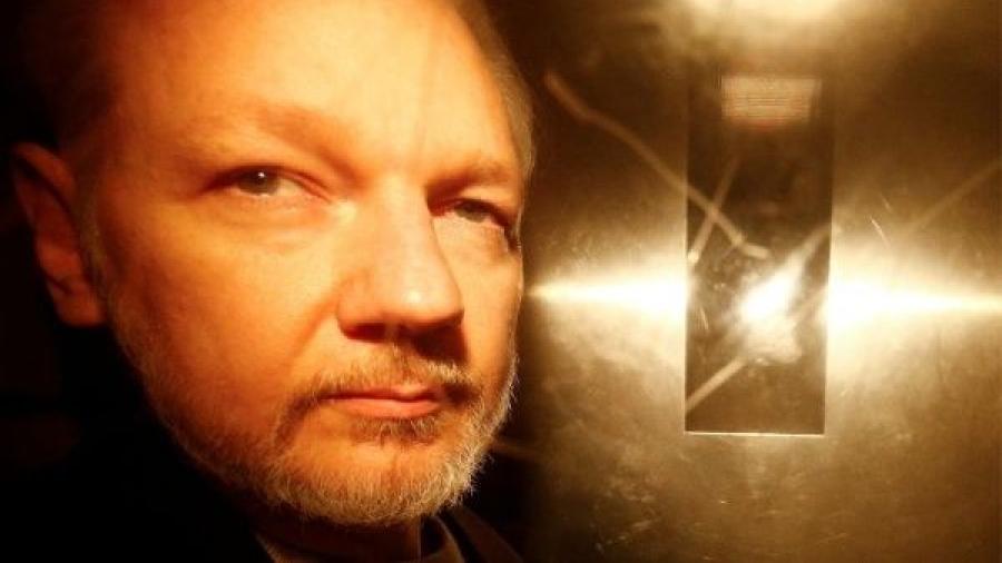 Aplazan la audiencia de Assange por motivos de salud