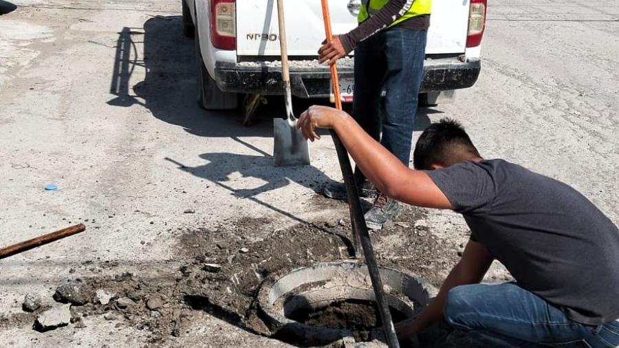 Refuerza COMAPA acciones de reemplazo de brocales en diferentes sectores