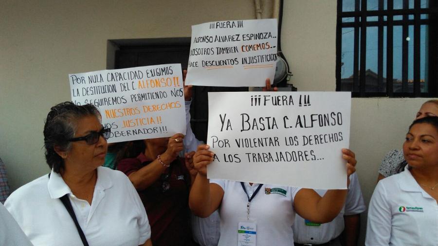 Protesta frente a la jurisdicción sanitaria No. 12 de Altamira, exigen trato digno de sus jefes