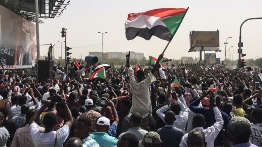 Tras 30 años de poder, Omar al Bashir es derrocado