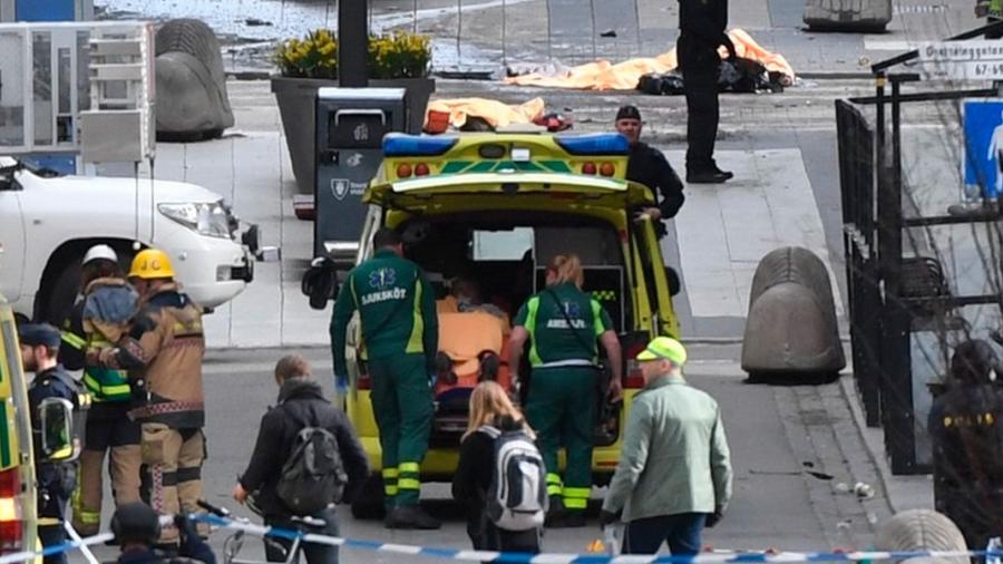 Condena EPN ataque en Estocolmo