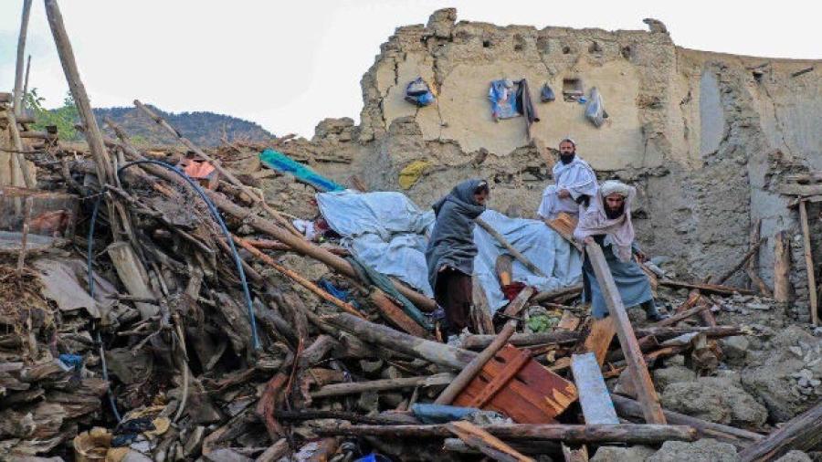 Sube a 13 la cifra de muertos por terremoto de Afganistán