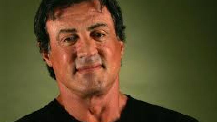 Sylvester Stallone dirigirá y protagonizará cinta bélica