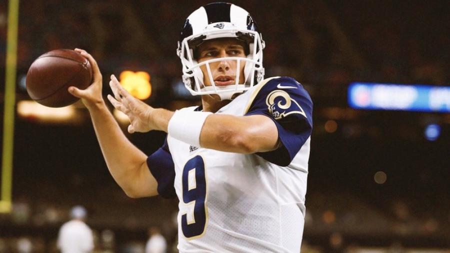 Triste debut de Luis Pérez con los Rams