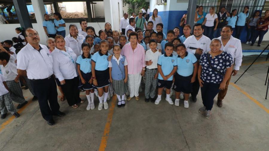 Supervisa Magda Peraza construcción de comedor escolar en primaria