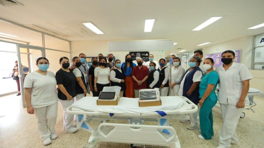 Dona Gobierno Municipal equipo médico a Hospital general