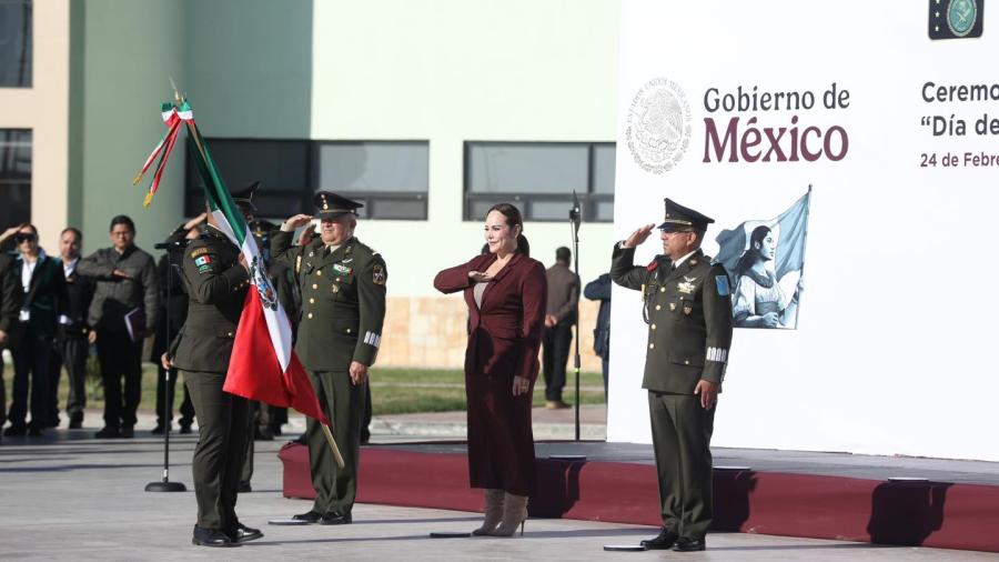 Encabeza alcaldesa  Carmen Lilia Canturosas celebración del día de la bandera junto a cientos de estudiantes de Nuevo Laredo