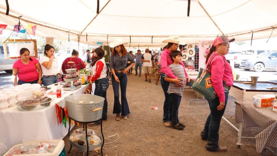 Llevan bazar haciendo comunidad a celebración de cabalgantes